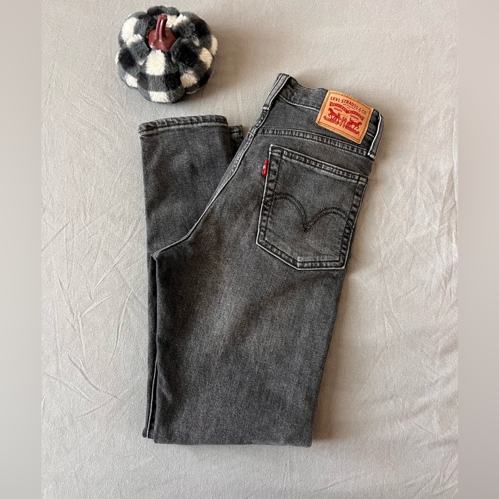 Levi Jeans ! Size 25
